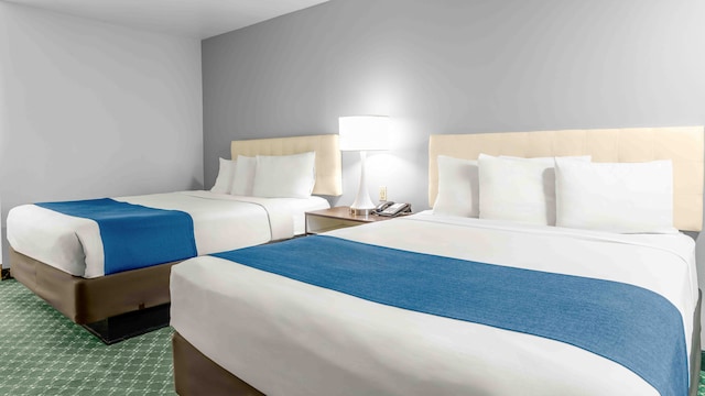 2 Queen Beds | Mobil Access Tub Nsmk Kitchen