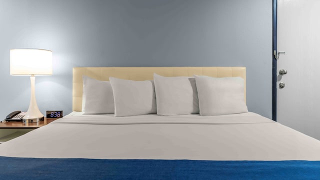 1 King Bed | Mobil Access Tub Nsmk Kitchen