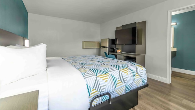 1 King Bed | Mobil Access Tub Nsmk Micfridg