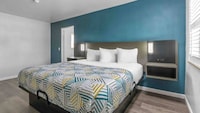 Studio 6 Suites Madera, CA - Yosemite