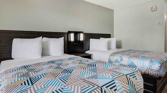 2 Full Beds | Smoking