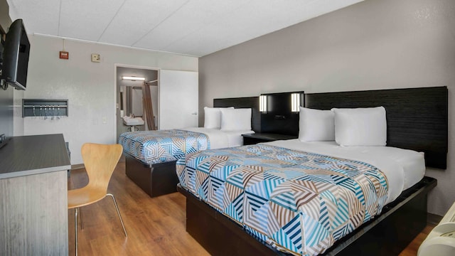 2 Full Beds | ADA/Tub