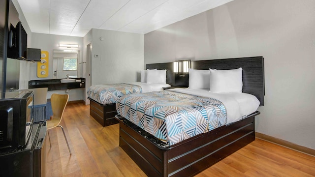 2 Full Beds | Micfridge