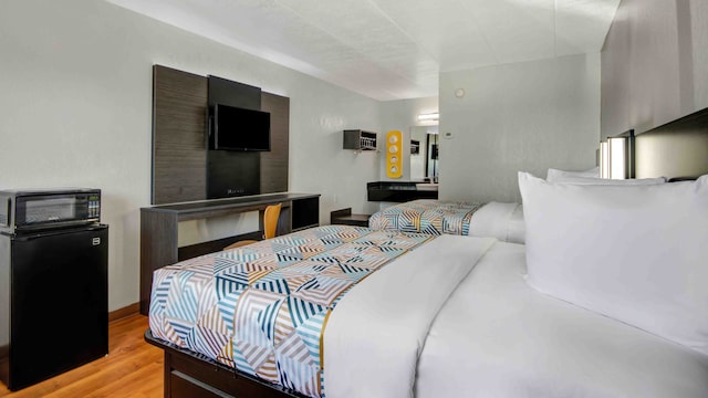 2 Full Beds | Micfridge, Smoking