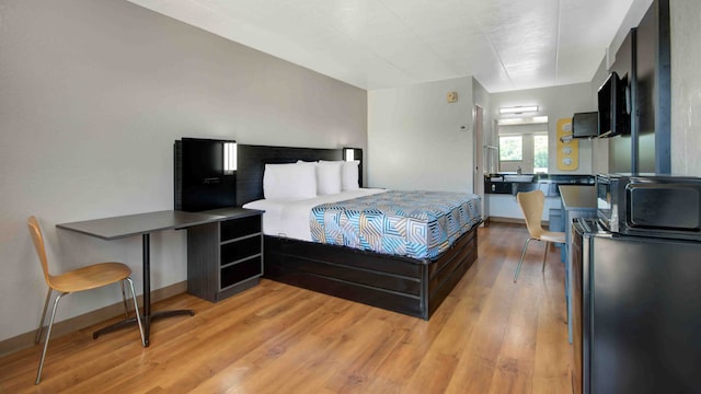 1 King Bed | Micfridge, Smoking