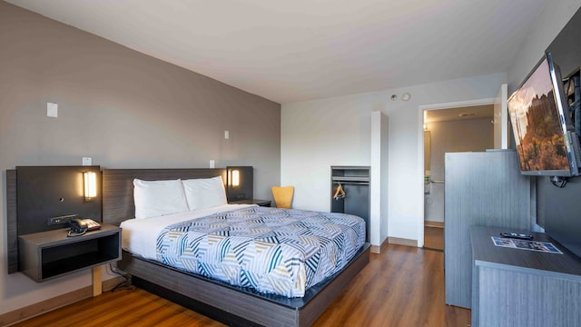 1 Queen Bed | Smoking