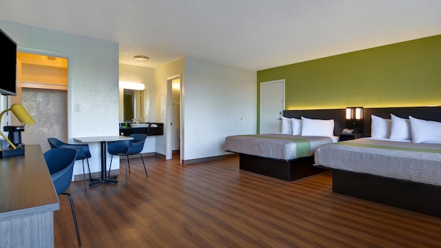 2 Queen Beds | Premium, Micfridge