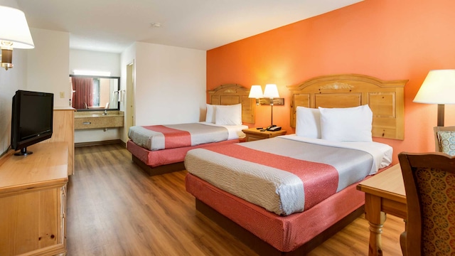 2 FULL BEDS | SMOKING, MICFRIDGE