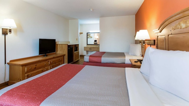 2 FULL BEDS | NON-SMOKING, MICFRIDGE