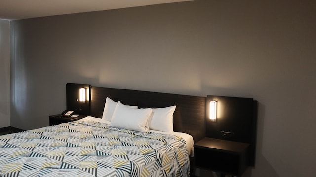 1 KING BED | MOB ACC RI SHWR STE NSMK MICFRIDG