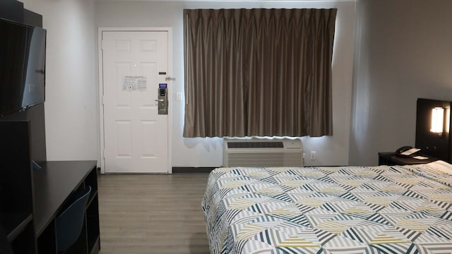 1 KING BED | SMOKING, MICFRIDGE