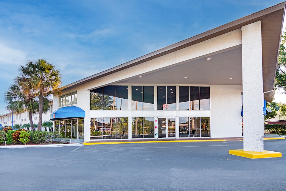 Motel 6 Tampa, FL - Fairgrounds, C33510, Tampa