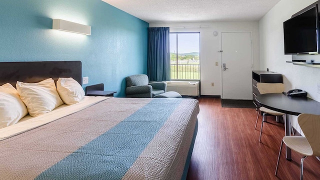 1 KING BED | NON-SMOKING