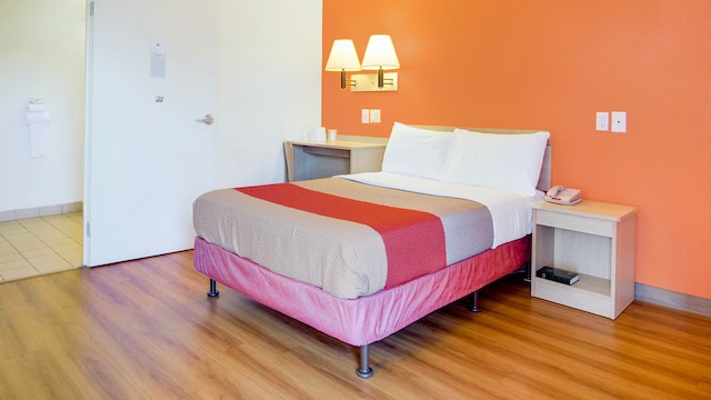 1 Full Bed | Mobility Accessible Tub