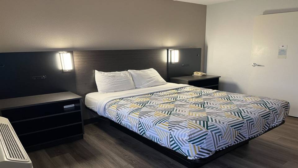 1 Queen Bed | Extended Suite, Sofa, Micfridge