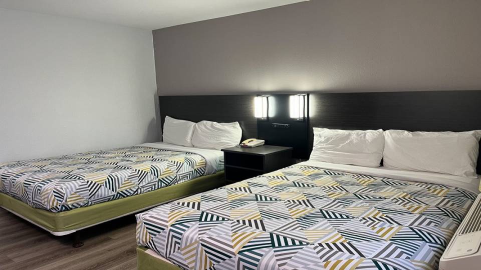 2 Full Beds |