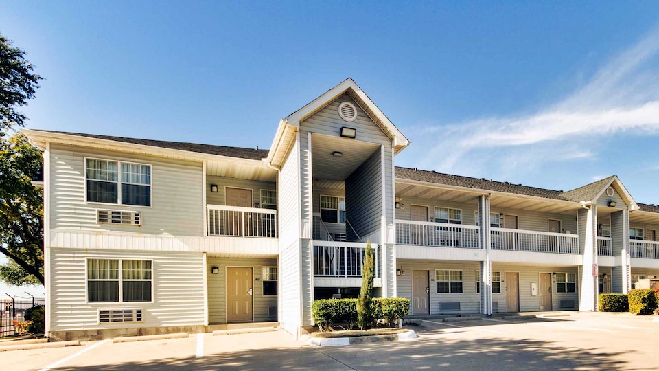 Studio 6 Dallas, TX - Garland - Northeast, C75081, Dallas