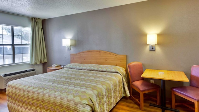 1 Queen Bed | ADA/Tub, Non-Smoking