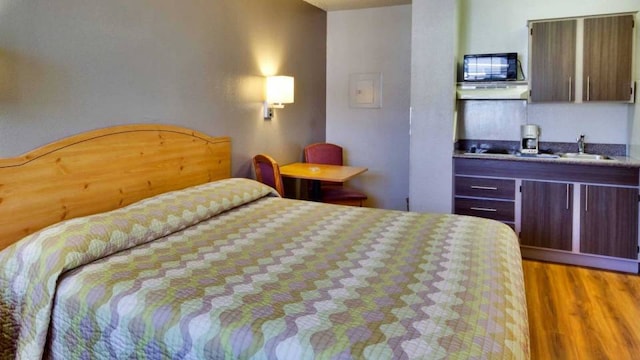 1 King Bed | Non-Smoking