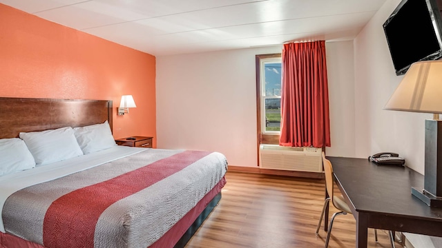 1 King Bed | Mob Acc RI Shwr Nsmk Micfridg