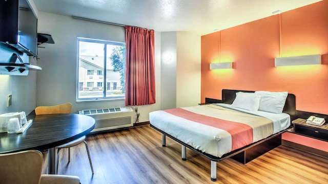 1 Queen Bed | Mobil Access Tub Nsmk Micfridg