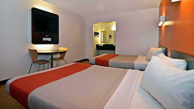 2 Full Beds | Smoking