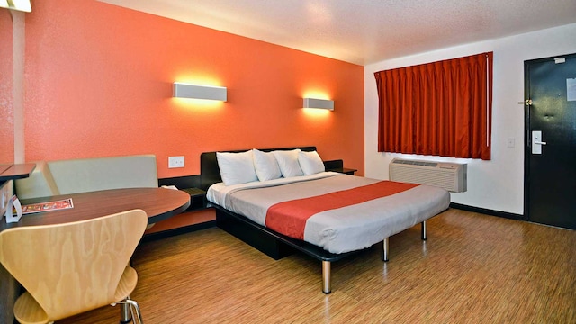 1 Queen Bed | Mobility Accessible Tub Nsmk