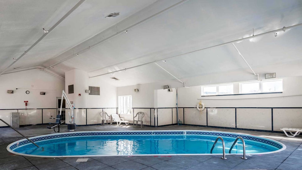 Motel 6 Olathe, KS, Olathe_8815a459, Olathe