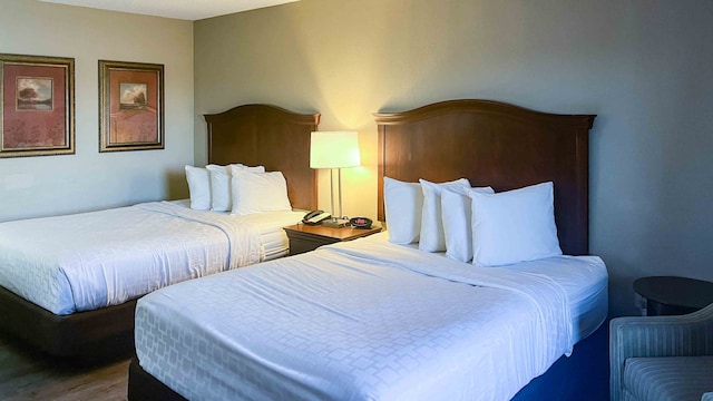 2 Queen Beds | Smoking, Micfridge