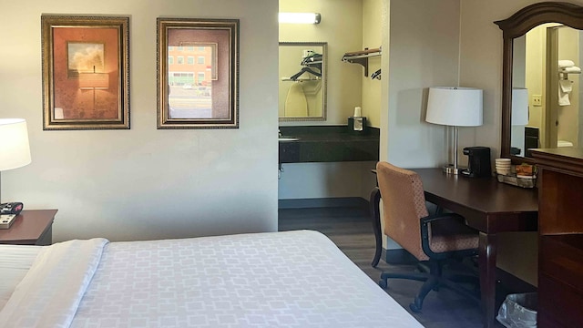 1 Queen Bed | Smoking, Micfridge