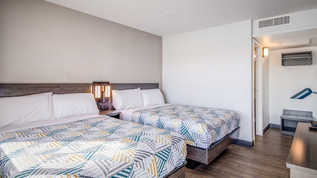 2 Full Beds | Micfridge