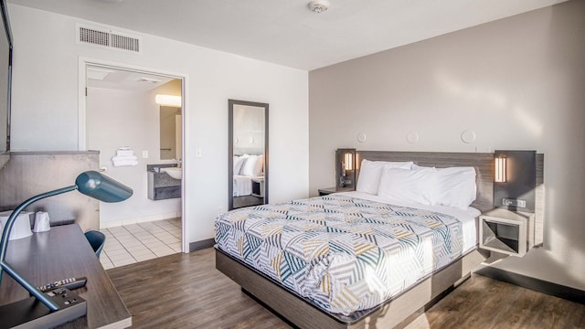 1 Queen Bed | Micfridge