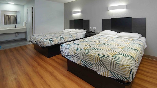 2 Queen Beds | Mob Acc RI Shwr Nsmk Micfridg