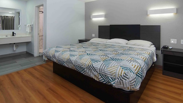 1 King Bed | Non-Smoking, Micfridge