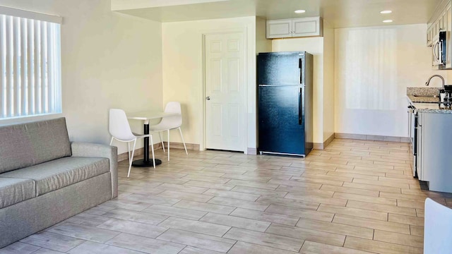 2 Full Beds | Suite, Non-Smoking, Kitchen