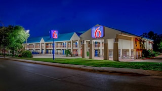 Motel 6 Arlington, TX
