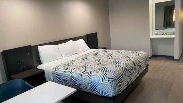 1 King Bed | Non-Smoking, Micfridge