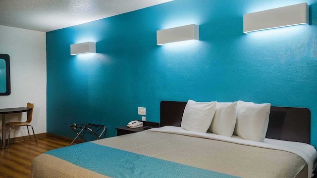 1 KING BED | NON-SMOKING, MICFRIDGE