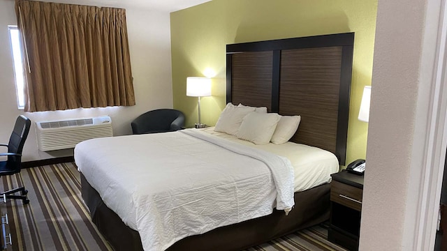 1 King Bed | Non-Smoking, Micfridge