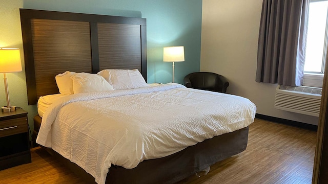 1 King Bed | Mobil Access Tub Nsmk Micfridg