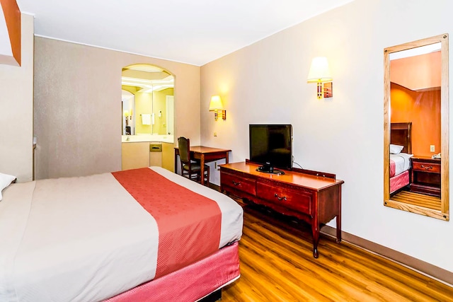 1 King Bed | Non-Smoking