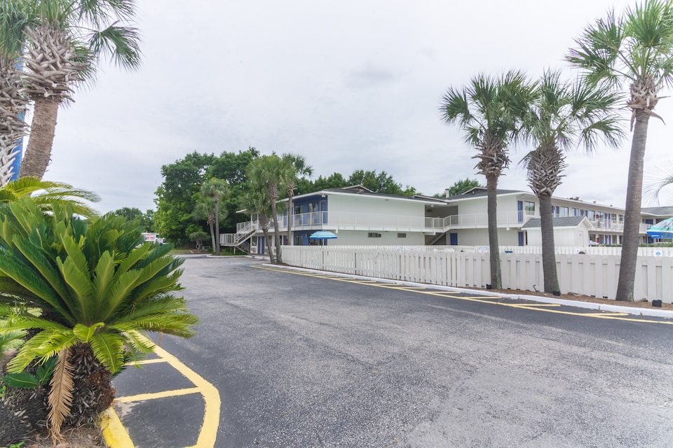 Motel 6 Pensacola, FL - Airport West, C32505, Pensacola FL