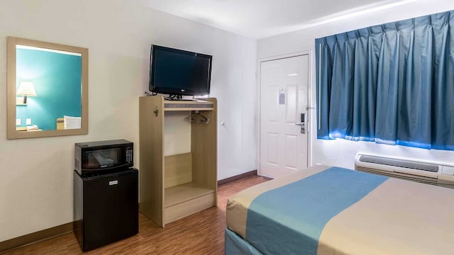 1 King Bed | Non-Smoking