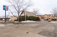 Motel 6 Libertyville, IL