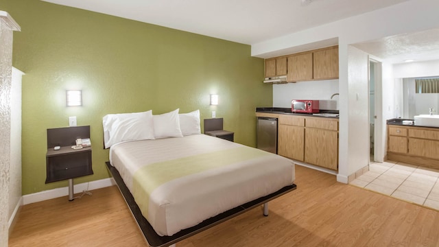 1 Queen Bed | Non-Smoking, Kitchen