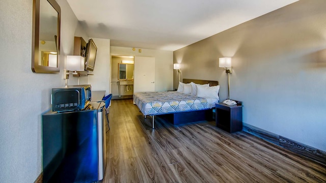 1 King Bed | Mobil Access Tub Nsmk Micfridg