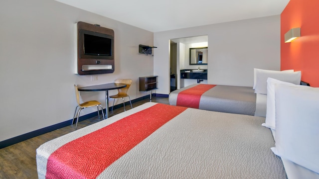 2 Queen Beds | Smoking