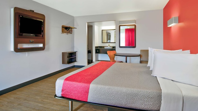 1 King Bed | Non-Smoking