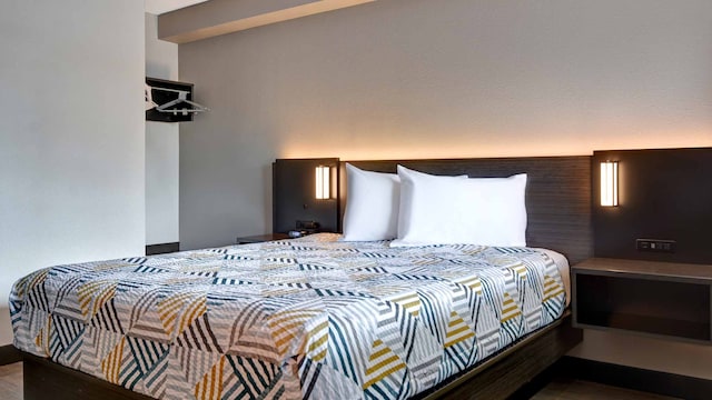 1 QUEEN BED | ADA/RI-SHWR/NSMK