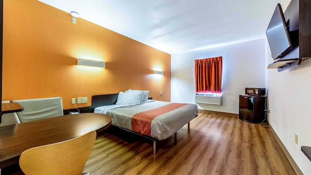 1 KING BED | NON-SMOKING